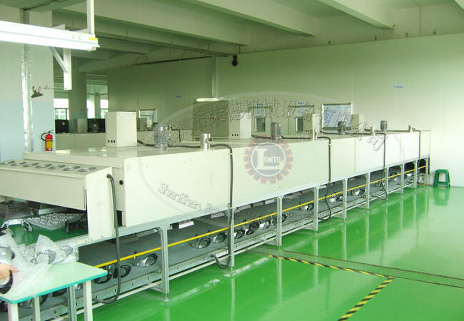 在線噴膠設備的噴涂室、固化爐和輸送系統